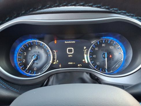 Used 2021 Chrysler Pacifica Touring-L w/ Uconnect Theater Family Group image 25