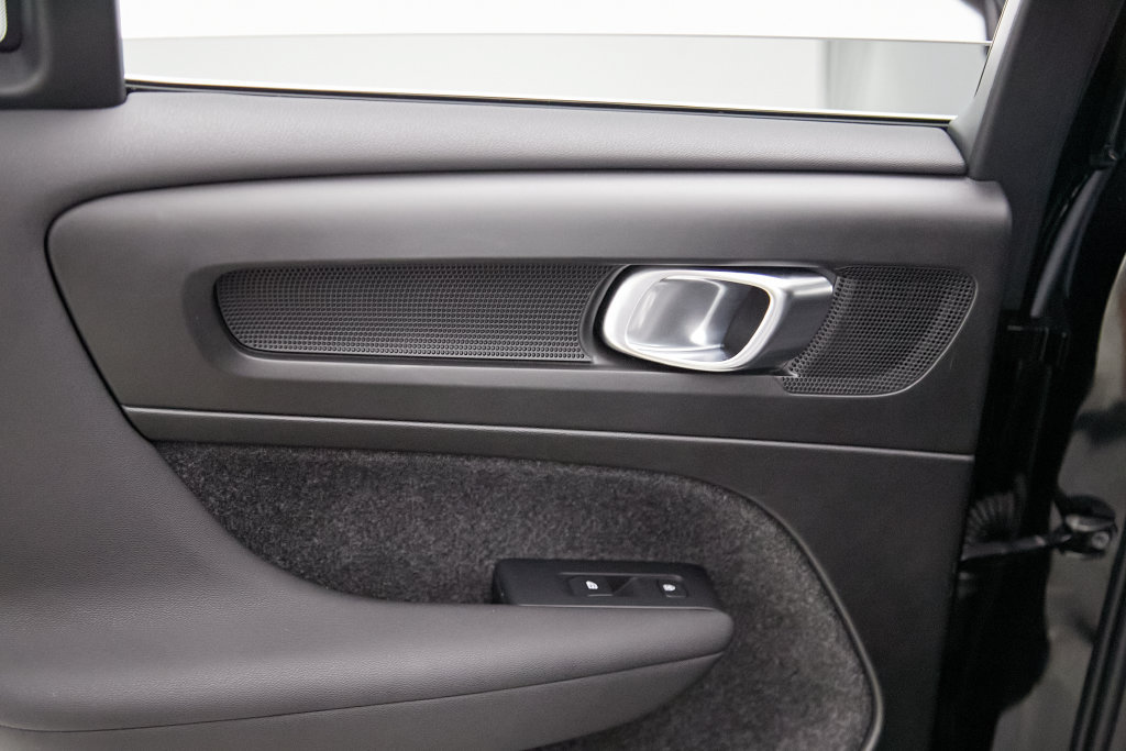 Certified 2023 Volvo XC40 B5 Ultimate w/ Protection Package Premier AWD/4WD image 19