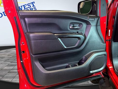 Used 2021 Nissan Titan PRO-4X w/ Pro-4x Convenience Package AWD/4WD image 22