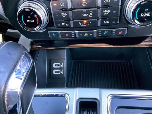 Used 2018 Ford F150 Lariat w/ Equipment Group 502A Luxury image 31