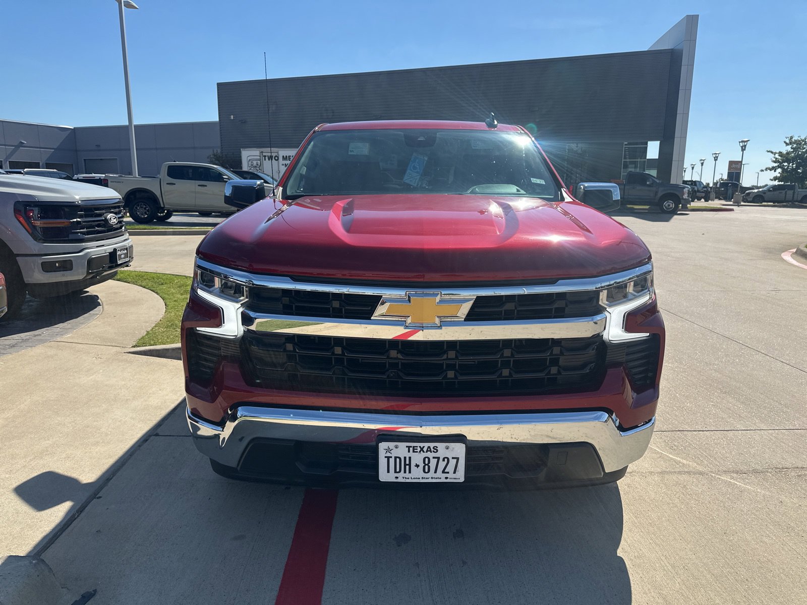 Used 2023 Chevrolet Silverado 1500 LT RWD image 2