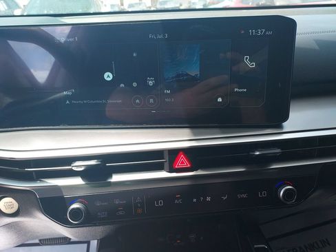 Used 2025 Kia Sorento S w/ Panoramic Sunroof Package FWD image 19