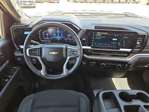 Used 2025 Chevrolet Silverado 2500 LT w/ Convenience Package image 8