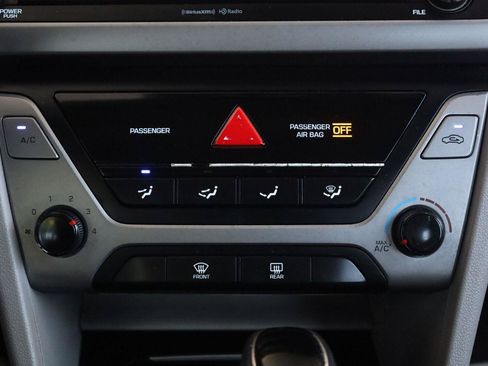 Used 2017 Hyundai Elantra SE FWD image 38