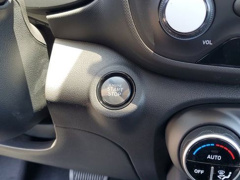 Certified 2025 Hyundai Venue SEL image 24