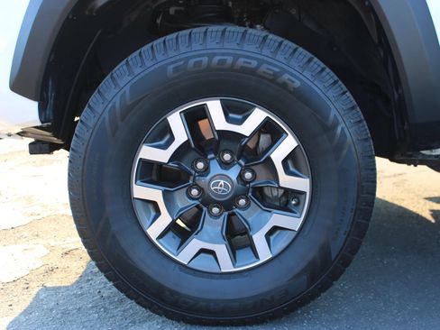 Used 2019 Toyota Tacoma TRD Off-Road RWD image 6