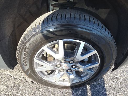 Used 2023 GMC Acadia SLT w/ Trailering Package image 10