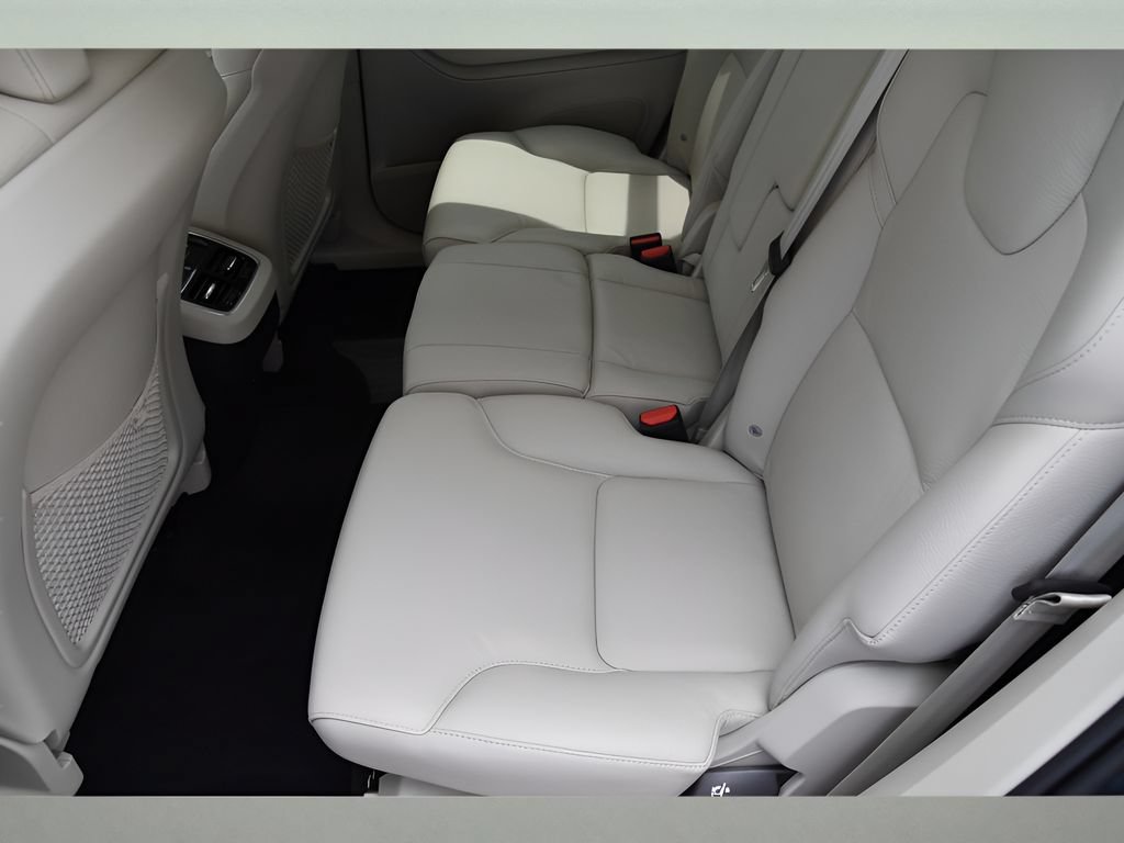 Used 2024 Volvo XC90 B6 Plus w/ Protection Package Premier AWD/4WD image 14