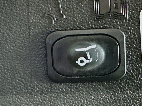 Used 2018 Ford Escape Titanium image 30