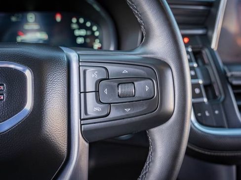 Used 2024 GMC Yukon XL SLT AWD/4WD image 19