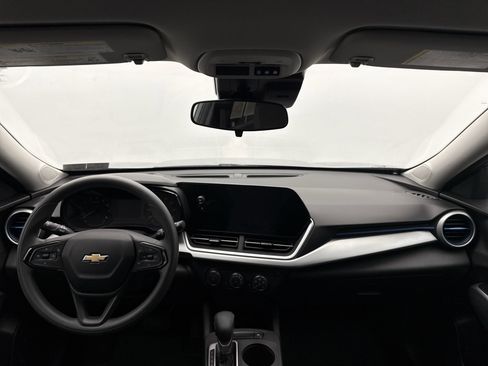 Used 2025 Chevrolet Trax LS w/ LS Convenience Package FWD image 14