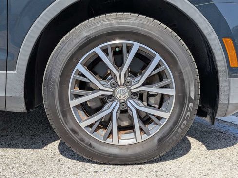 Used 2018 Volkswagen Tiguan SEL FWD image 11