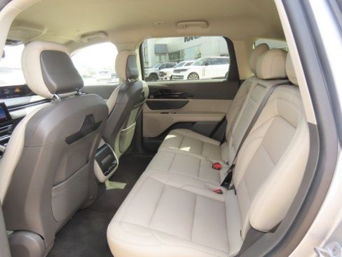 Certified 2025 Lincoln Nautilus Premier AWD/4WD image 19