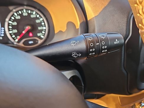 Used 2017 Jeep Renegade Latitude image 26