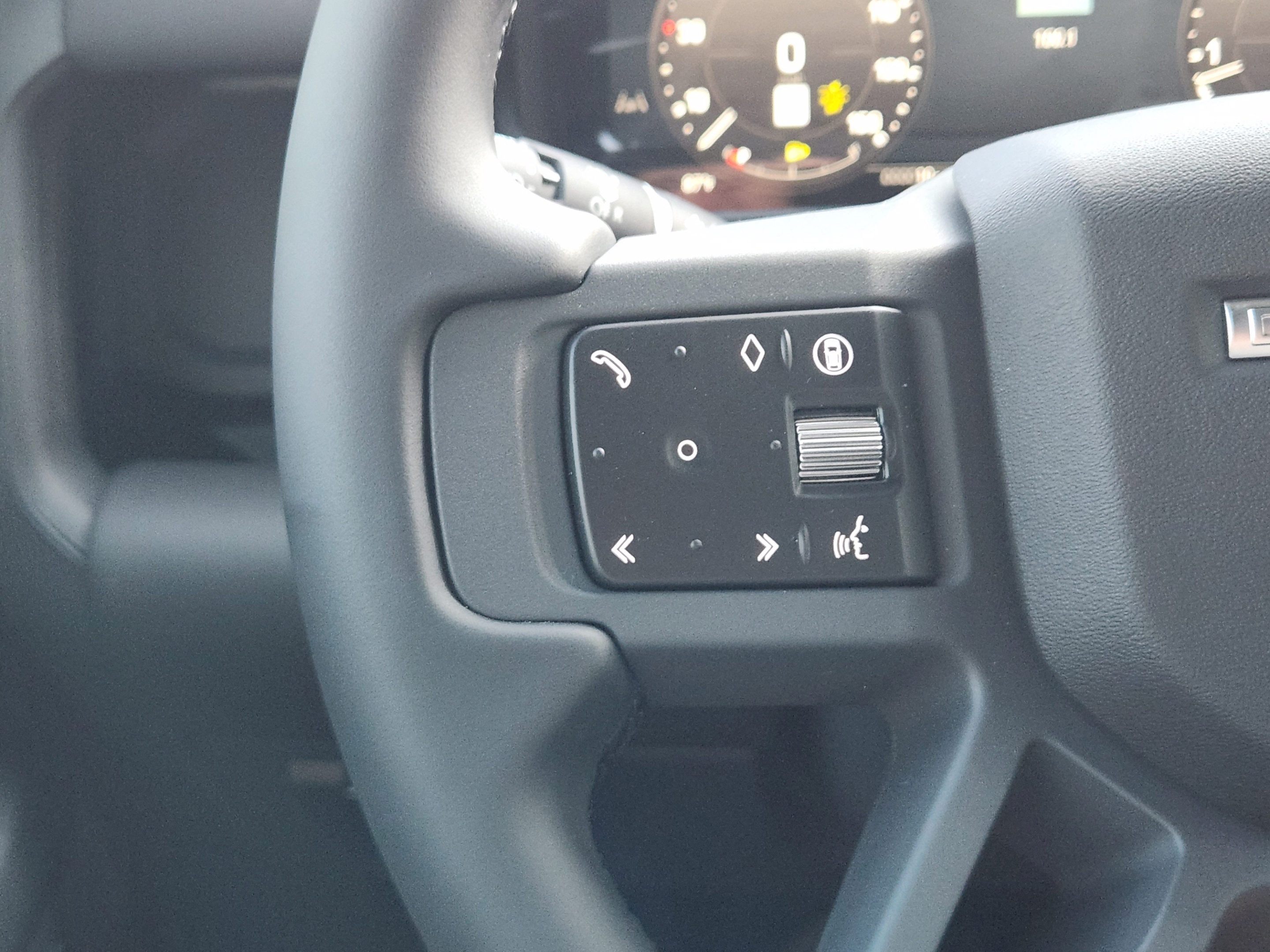 New 2026 Land Rover Defender 110 X-Dynamic SE AWD/4WD image 23