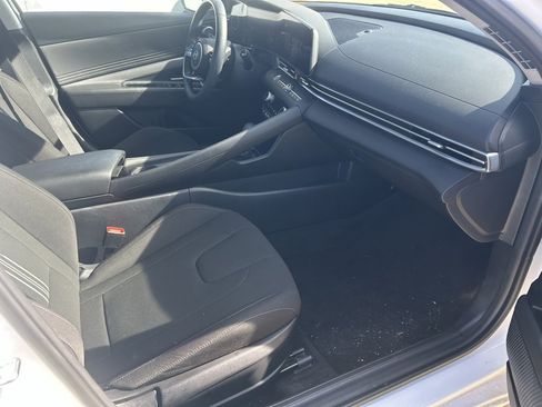 Used 2025 Hyundai Elantra SEL image 3