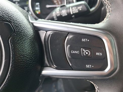 Used 2023 Jeep Wrangler Unlimited Sahara image 24