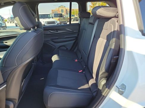 New 2025 Jeep Grand Cherokee Laredo X image 11