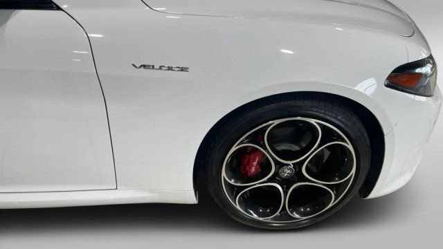 Used 2023 Alfa Romeo Giulia Veloce RWD image 6