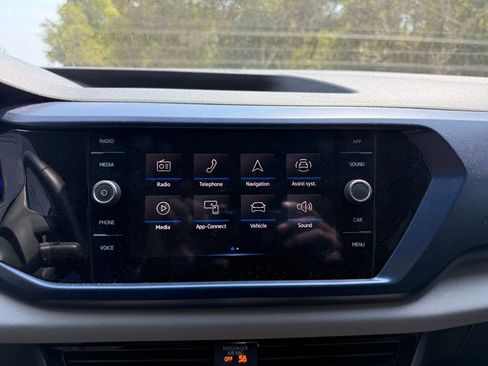 Used 2022 Volkswagen Taos SE w/ Panoramic Sunroof Package image 26