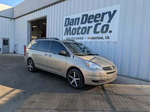 Used 2004 Toyota Sienna CE image 1