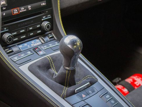 Used 2020 Porsche 718 Cayman GT4 RWD image 21