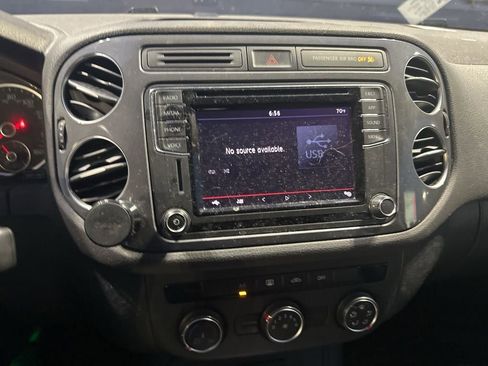 Used 2018 Volkswagen Tiguan Limited image 14