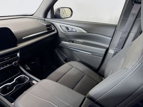 Used 2025 Chevrolet Traverse LT FWD image 25