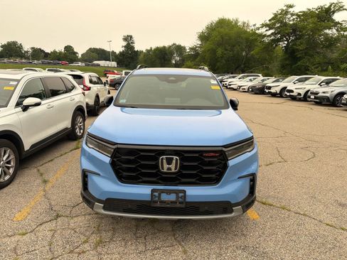 Used 2025 Honda Pilot TrailSport image 5