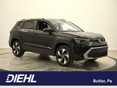 New 2026 Volkswagen Taos SE image 1