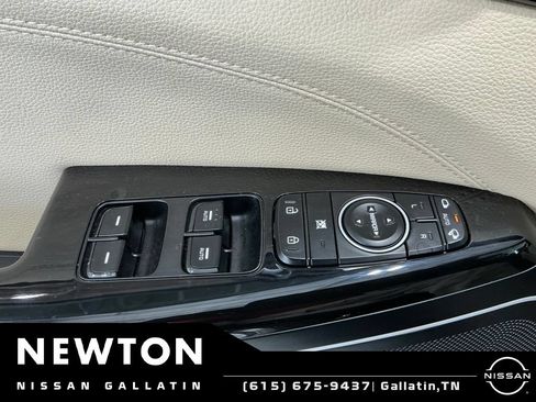 Used 2018 Kia Cadenza Premium w/ Luxury Package FWD image 29