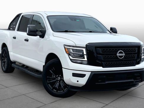 Used 2024 Nissan Titan SV RWD image 3