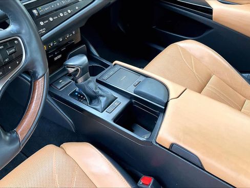 Used 2022 Lexus ES 300h w/ Luxury Package image 15