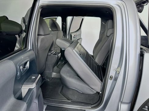 Used 2016 Toyota Tacoma TRD Sport image 30