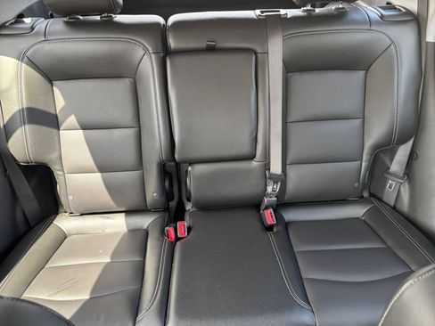 Used 2024 GMC Terrain SLT AWD/4WD image 40