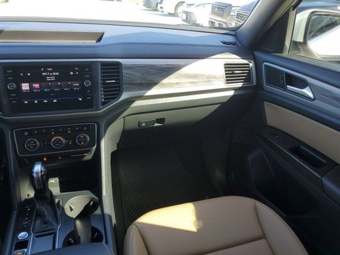 Used 2020 Volkswagen Atlas Cross Sport SE FWD image 36