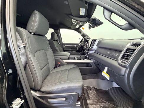 New 2026 RAM 1500 4x4 Crew Cab image 9