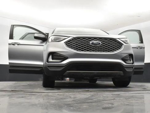 Used 2024 Ford Edge SEL image 11