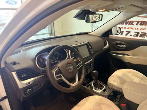 Used 2018 Jeep Cherokee Overland w/ Technology Group image 12