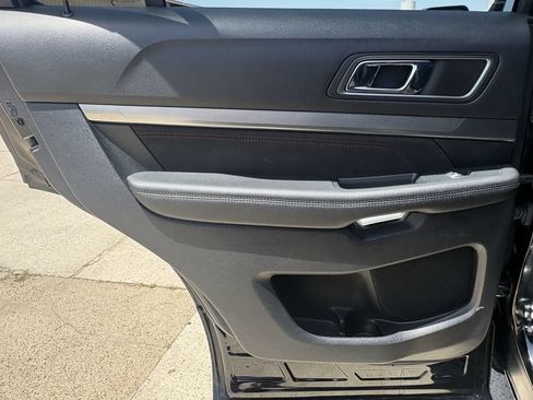 Used 2018 Ford Explorer XLT w/ Equipment Group 202A FWD image 21