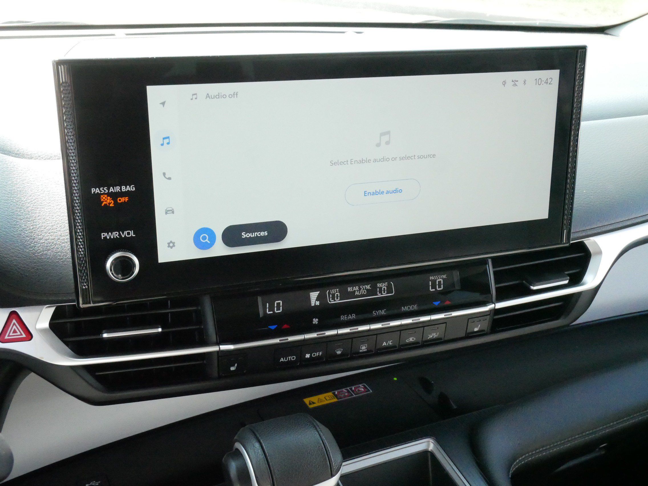 Certified 2025 Toyota Sienna XLE FWD image 21