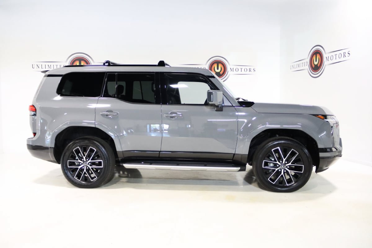 Used 2024 Lexus GX 550 w/ Accessory Package (2T) AWD/4WD image 32