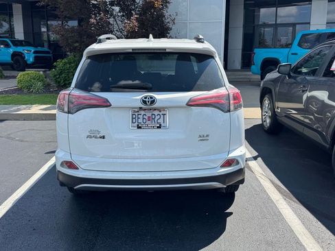 Used 2017 Toyota RAV4 XLE w/ Plus Special Value Package AWD/4WD image 5