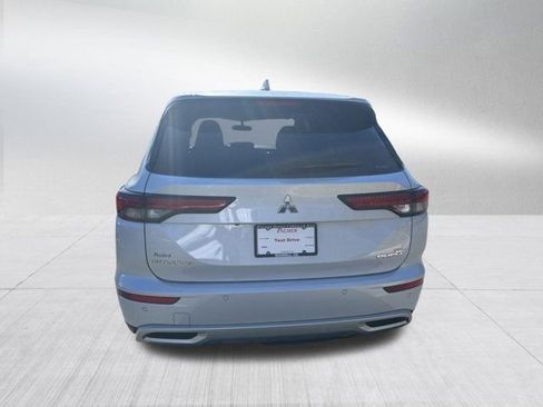 Used 2024 Mitsubishi Outlander SE image 7