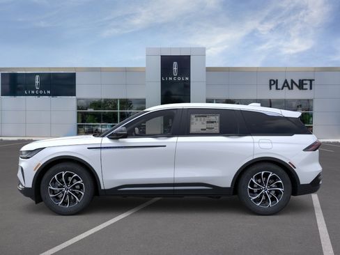 New 2026 Lincoln Nautilus Premier AWD/4WD image 3