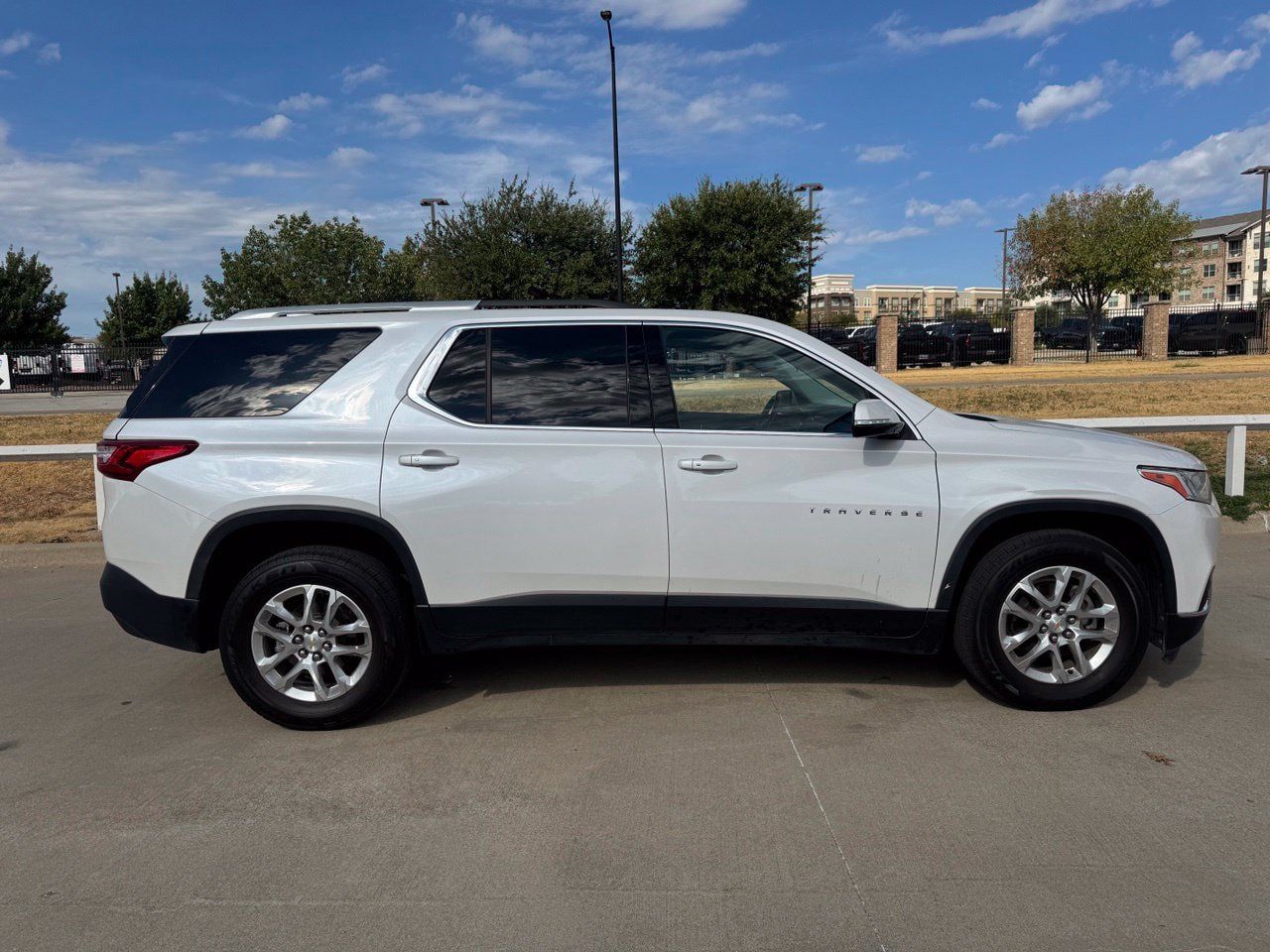 Used 2018 Chevrolet Traverse LT FWD image 3