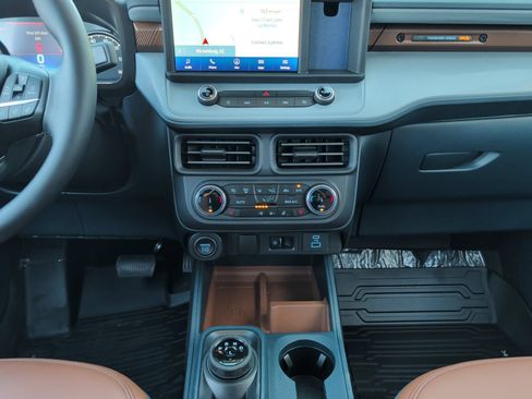 Used 2024 Ford Maverick Lariat w/ FX4 Off-Road Package AWD/4WD image 11