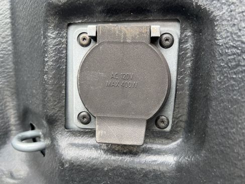 Used 2025 Chevrolet Silverado 1500 LT RWD image 45
