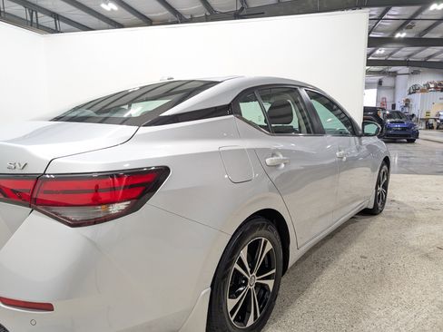 Used 2022 Nissan Sentra SV image 3