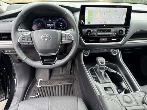 Used 2026 Toyota Grand Highlander AWD image 18